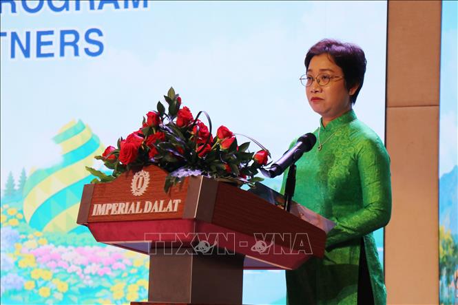 Bà Nguyễn Lan Ngọc, Phó Giám đốc Sở Văn hóa, Thể thao và Du lịch tỉnh Lâm Đồng phát biểu tại chương trình. Ảnh: Nguyễn Huy Thành - TTXVN