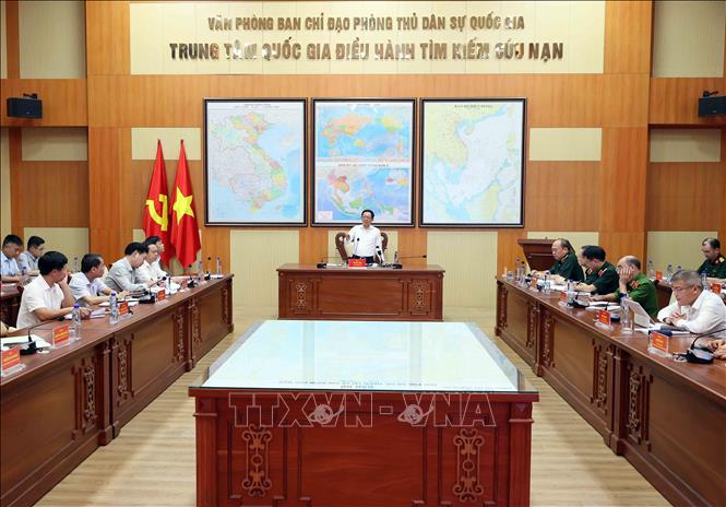 Phó Thủ tướng Hồ Quốc Dũng làm việc với Văn phòng Ban Chỉ đạo Phòng thủ dân sự quốc gia. Ảnh: An Đăng - TTXVN