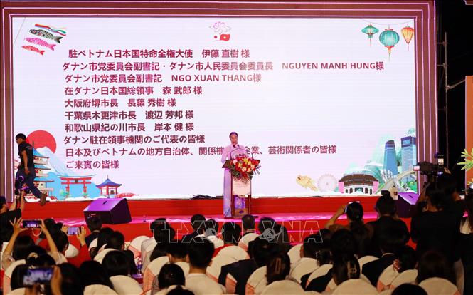 Phó Chủ tịch UBND thành phố Đà Nẵng, Trưởng Ban Tổ chức Lễ hội Nguyễn Thị Anh Thi phát biểu khai mạc Lễ hội. Ảnh: Trần Lê Lâm - TTXVN 