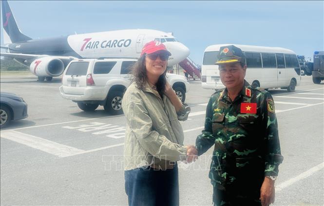 Thứ trưởng Ngoại giao phụ trách châu Á, Trung Đông và châu Đại Dương Andrea Corea tiễn đoàn. Ảnh: ĐSQ cung cấp/TTXVN phát