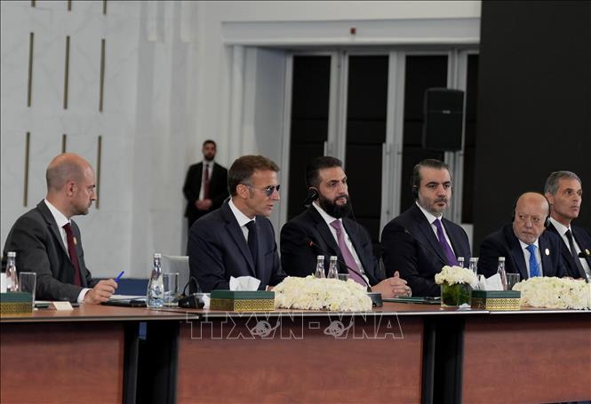 Tổng thống Syria Ahmad al-Sharaa và Tổng thống Pháp Emmanuel Macron tại cuộc họp ở Damascus ngày 7/7/2026. Ảnh: THX/TTXVN phát
