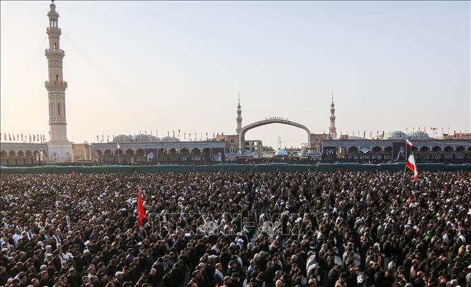Ngày 7/7/2026, hàng triệu người dân Iran đã tham gia lễ đưa tang Đại giáo chủ Ali Khamenei tại thành phố linh thiêng Qom, trong chặng tiếp theo của tuần lễ tiễn biệt nhà lãnh đạo tối cao của Iran. Ảnh: THX/TTXVN phát