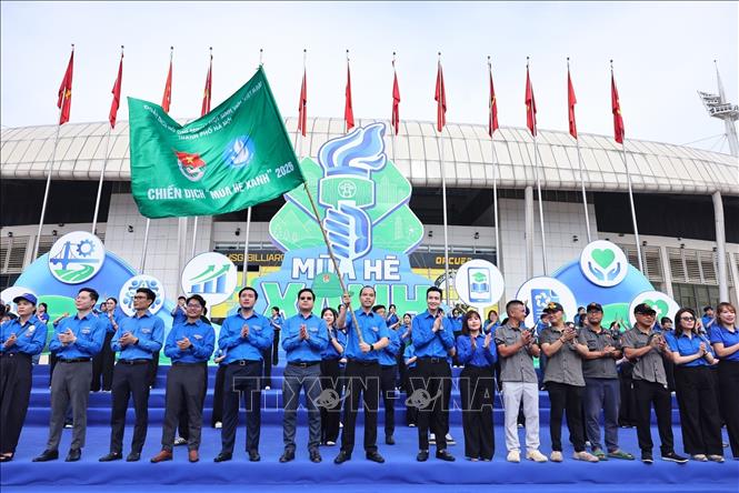 Đồng chí Nguyễn Tiến Hưng, Phó Chủ tịch Trung ương Hội Sinh viên Việt Nam, Bí thư Thành đoàn Hà Nội phát động chiến dịch tình nguyện 