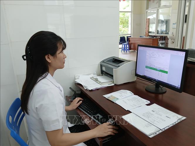 Việc chuyển tiếp trạm y tế về UBND xã, phường diễn ra thông suốt, không gây xáo trộn đến công tác bảo vệ, chăm sóc và nâng cao sức khỏe nhân dân. Ảnh: Mỹ Hà - TTXVN