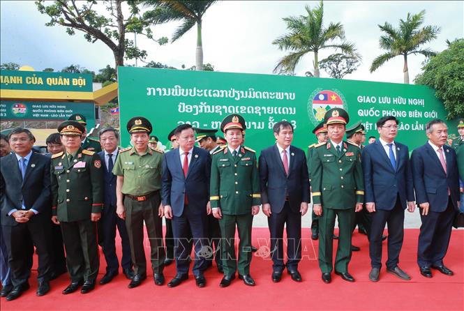 Lãnh đạo Bộ Tổng Tham mưu, Tổng cục Chính trị QĐND Việt Nam, các bộ, ngành và tỉnh Nghệ An dự Giao lưu hữu nghị Quốc phòng biên giới Việt Nam - Lào lần thứ 3.  Ảnh: Trọng Đức - TTXVN