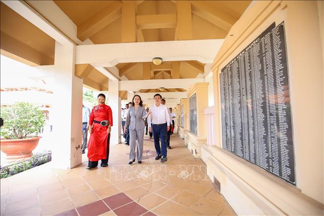 Bí thư Trung ương Đảng, Phó Chủ tịch nước Võ Thị Ánh Xuân tham quan Khu di tích lịch sử cách mạng Bình Thành (xã Bình Thành, tỉnh Tây Ninh). Ảnh: Giang Phương - TTXVN