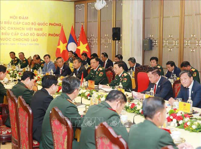 Hai Phó Thủ tướng, Bộ trưởng Bộ Quốc phòng Việt Nam - Lào hội đàm. Ảnh: Trọng Đức - TTXVN