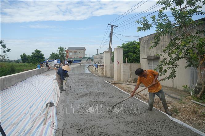 Đoạn đê tả sông Hoạt từ K8 - K10+025 chạy qua địa bàn xã Hà Long được đầu tư, xây dựng. Ảnh: Hoa Mai - TTXVN