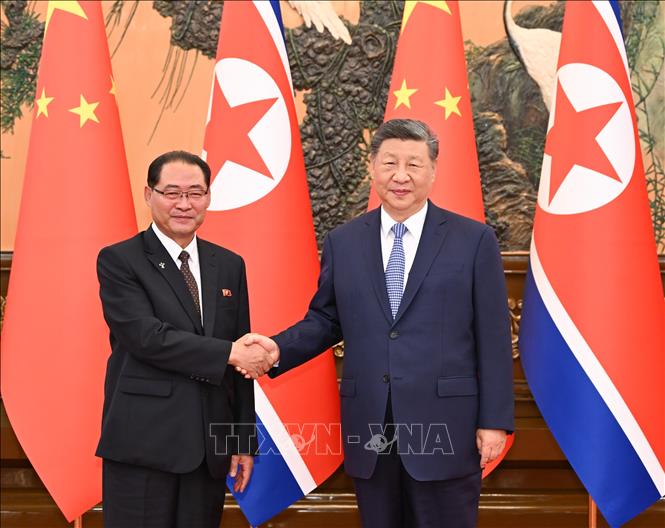 Chủ tịch Trung Quốc Tập Cận Bình và Thủ tướng Triều Tiên Pak Thae Song tại cuộc gặp ở Bắc Kinh ngày 10/7/2026. Ảnh: THX/TTXVN phát