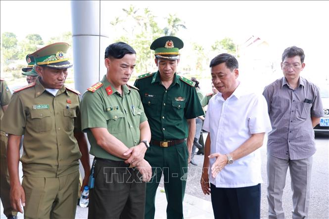 Lãnh đạo Công an tỉnh Quảng Trị phối hợp với Bộ Công an Lào trực tiếp chỉ đạo đấu tranh, triệt phá đường dây tổ chức đánh bạc xuyên quốc gia; khởi tố 67 bị can, làm rõ tổng dòng tiền giao dịch hơn 4.000 tỷ đồng. Ảnh: TTXVN phát