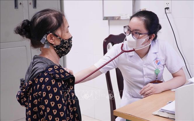 Người dân khám bệnh tại Bệnh viện Đa khoa phường Trần Lãm, tỉnh Hưng Yên. Ảnh: Nguyễn Công Hải – TTXVN