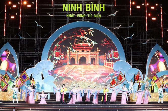 Tiết mục văn nghệ tại Lễ công bố bộ nhận diện thương hiệu Khu du lịch Giao Ninh. Ảnh: Công Luật - TTXVN 