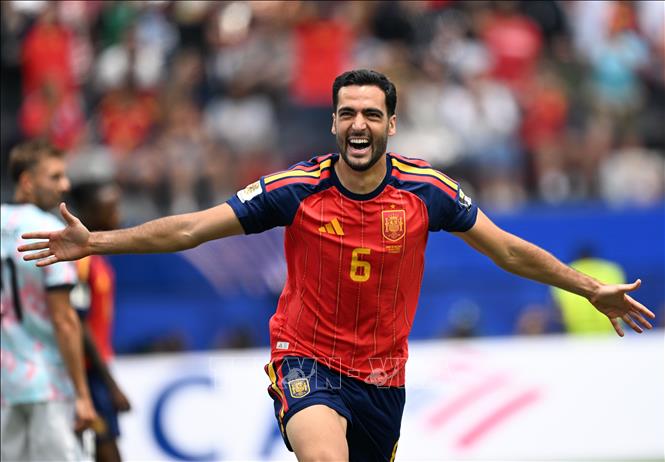Tiền vệ Mikel Merino ăn mừng sau khi ghi bàn thắng nâng tỷ số lên 2-1 cho Tây Ban Nha. Ảnh: THX/TTXVN phát