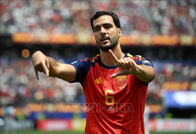 Tiền vệ Mikel Merino ăn mừng sau khi ghi bàn thắng nâng tỷ số lên 2-1 cho Tây Ban Nha. Ảnh: THX/TTXVN phát