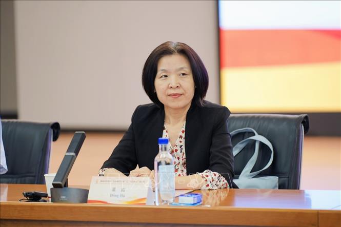 Bà Đổng Hà, Trưởng Ban Liên lạc Quốc tế thuộc Ban Chấp hành Trung ương Đoàn TNCS Trung Quốc phát biểu tại hội thảo. Ảnh: TTXVN phát