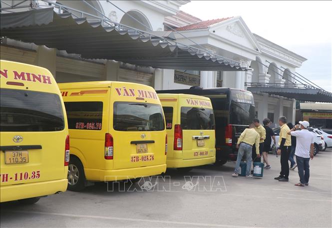  Các doanh nghiệp vận tải Nghệ An giảm giá cước để bảo đảm quyền lợi của hành khách. Ảnh: Trịnh Duy Hưng - TTXVN
