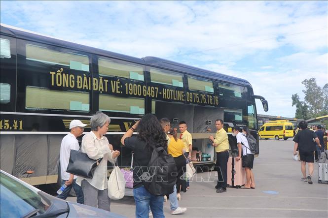 Các doanh nghiệp vận tải Nghệ An giảm giá vé sẽ có lợi thế trong việc giữ chân khách hàng và nâng cao uy tín trên thị trường. Ảnh: Trịnh Duy Hưng - TTXVN