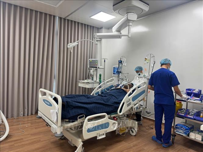 Nạn nhân vụ tai nạn được chăm sóc, điều trị tại bệnh viện trên đảo Phú Quốc. Ảnh: TTXVN phát