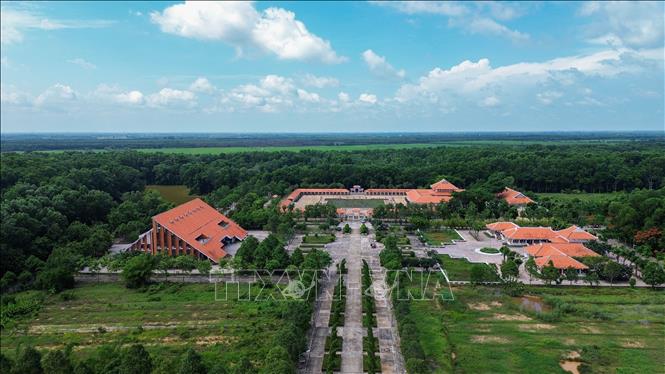 Khu di tích lịch sử cách mạng Bình Thành được đầu tư, tôn tạo khang trang, trở thành điểm đến về nguồn, giáo dục truyền thống cách mạng và lòng yêu nước cho các thế hệ hôm nay. Ảnh: Giang Phương - TTXVN