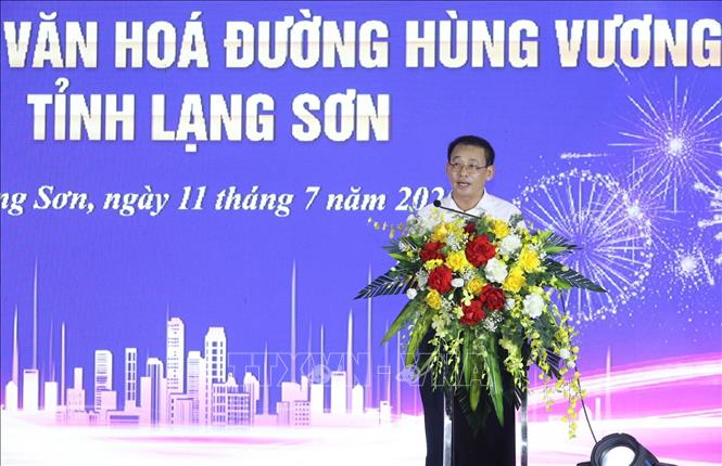 Giám đốc Sở Văn hóa, Thể thao và Du lịch tỉnh Lạng Sơn Phạm Đức Huân phát biểu khai mạc Không gian văn hóa đường Hùng Vương. Ảnh: Anh Tuấn – TTXVN