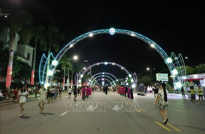 Không gian văn hóa Hùng Vương gồm tuyến đường Hùng Vương, ngã tư Hùng Vương - Đinh Tiên Hoàng - cầu Đông Kinh đến ngã ba Hùng Vương - Dã Tượng. Ảnh: Anh Tuấn – TTXVN 