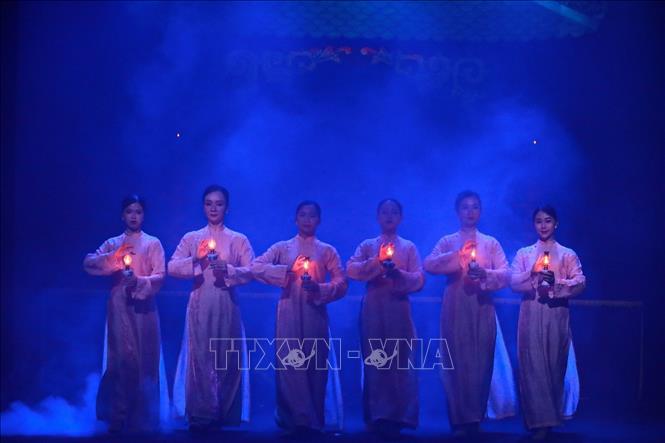 Các nghệ sĩ mang đến những màn trình diễn giàu cảm xúc, tái hiện chiều sâu lịch sử Thăng Long – Hà Nội. Ảnh: Khánh Hoà - TTXVN