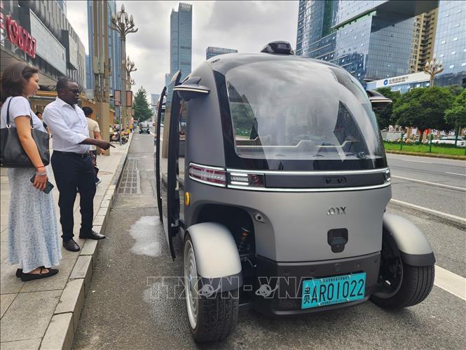 Dịch vụ xe điện tự hành công nghệ cao, ứng dụng AI. Ảnh: Trương Anh Tuấn - TTXVN