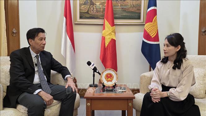 Đại sứ Đặc mệnh toàn quyền Việt Nam tại Indonesia Tạ Văn Thông chia sẻ với phóng viên TTXVN về tầm nhìn và triển vọng hợp tác song phương trong giai đoạn mới. Ảnh: Minh Thái - Phóng viên TTXVN tại Indonesia