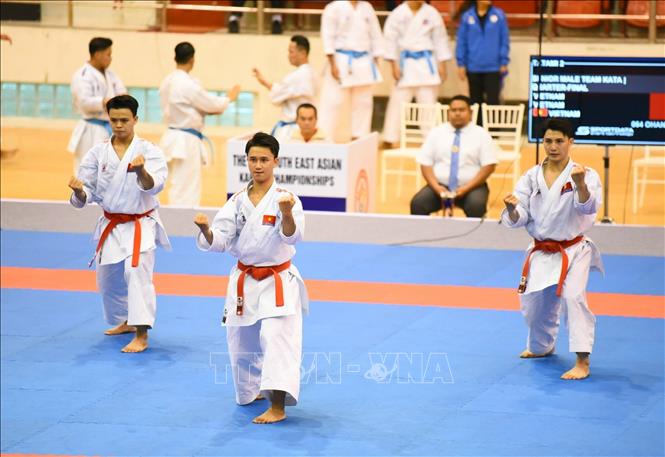 Phần trình diễn xuất sắc của các võ sĩ Việt Nam ở nội dung Kata đồng đội nam. Ảnh: Đức Phương - TTXVN