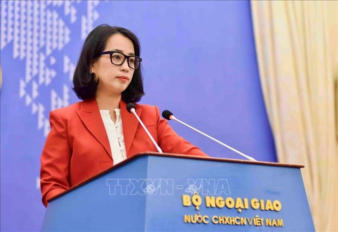 Người Phát ngôn Bộ Ngoại giao Việt Nam Phạm Thu Hằng trả lời báo chí. Ảnh: TTXVN phát