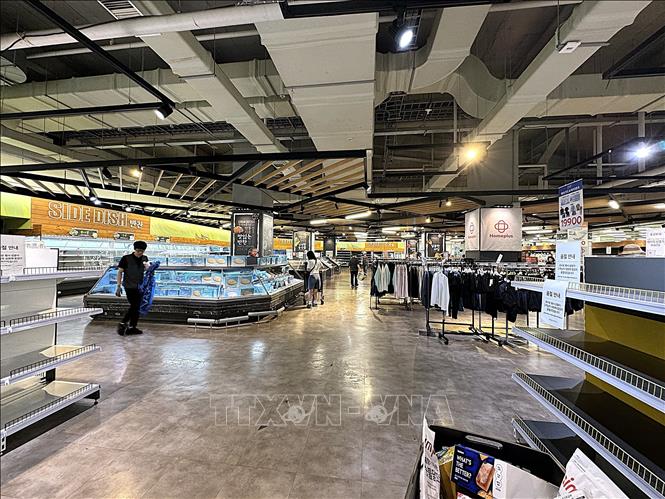 Quảng cảnh một trung tâm bán hàng của chuỗi siêu thị Homeplus. Ảnh: Khánh Vân - TTXVN tại Hàn Quốc