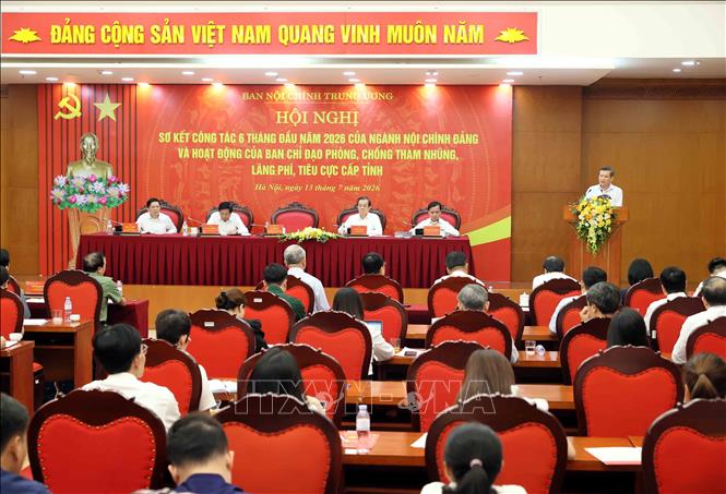 Đồng chí Lê Minh Trí, Ủy viên Bộ Chính trị, Bí thư Trung ương Đảng, Trưởng Ban Nội chính Trung ương, Phó Trưởng Ban Thường trực Ban Chỉ đạo Trung ương về phòng, chống tham nhũng, lãng phí, tiêu cực phát biểu chỉ đạo. Ảnh: An Đăng - TTXVN