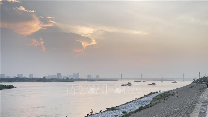 Ngã ba sông Hồng là không gian cảnh quan đặc trưng của Thủ đô, nơi hội tụ các giá trị tự nhiên, lịch sử và văn hóa, tạo nền tảng cho định hướng phát triển đô thị ven sông gắn với bảo tồn và phát huy di sản. Ảnh: Tuyết Mai - TTXVN 