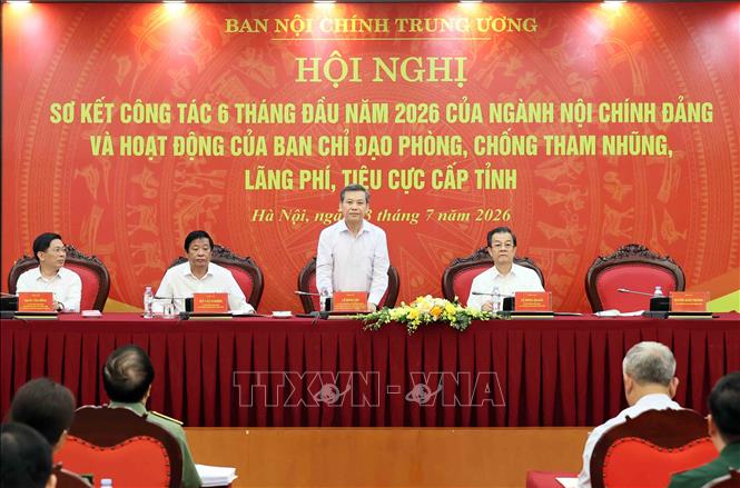Đồng chí Lê Minh Trí, Ủy viên Bộ Chính trị, Bí thư Trung ương Đảng, Trưởng Ban Nội chính Trung ương, Phó Trưởng Ban Thường trực Ban Chỉ đạo Trung ương về phòng, chống tham nhũng, lãng phí, tiêu cực chủ trì hội nghị. Ảnh: An Đăng - TTXVN

