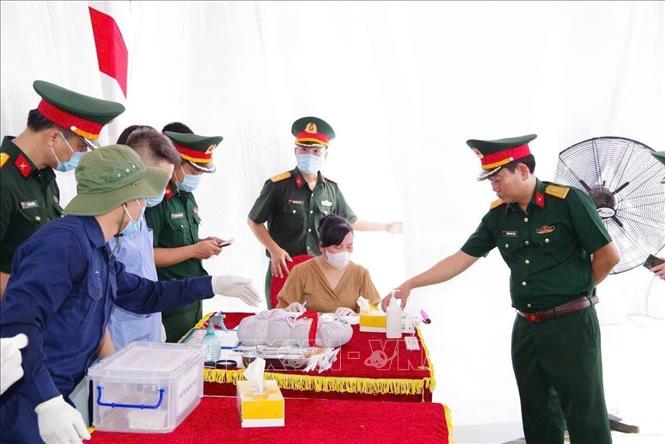 Tổ chức khai quật, lấy mẫu, bàn giao, hoàn trả phần mộ và số hóa dữ liệu được Bộ Chỉ huy Quân sự tỉnh Thanh Hóa thực hiện đúng quy trình kỹ thuật. Ảnh: Khiếu Tư - TTXVN