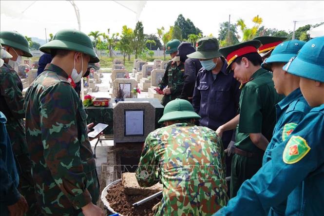 Các bước khai quật được Bộ chỉ hủy quân sự tỉnh thực hiện đúng quy trình kỹ thuật, bảo đảm tuyệt đối an toàn trong quá trình thực hiện nhiệm vụ. Ảnh: Khiếu Tư - TTXVN