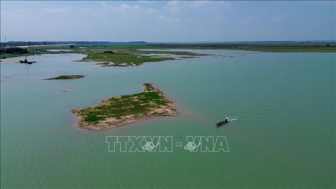 Hồ Dầu Tiếng phát huy hiệu quả khai thác đa mục tiêu, vừa bảo đảm cấp nước, vừa góp phần phòng chống thiên tai, phát triển kinh tế - xã hội và du lịch. Ảnh: Giang Phương – TTXVN