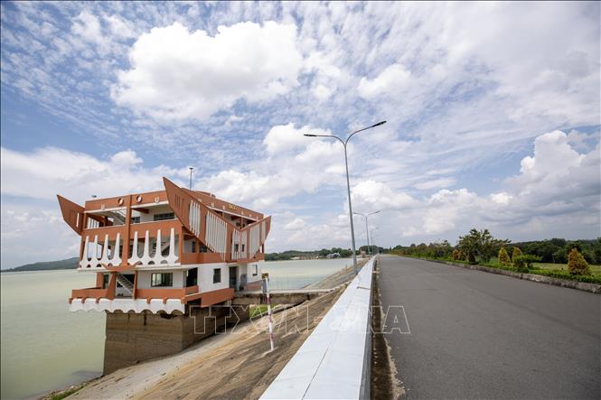 Nhà quản lý vận hành hệ thống cống số 1 hồ Dầu Tiếng được hiện đại hóa nhằm nâng cao năng lực giám sát, điều tiết và bảo đảm vận hành an toàn. Ảnh: Giang Phương – TTXVN