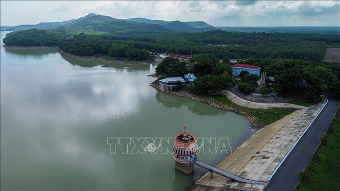 Hồ Dầu Tiếng đang được đầu tư hiện đại hóa hệ thống quan trắc, giám sát và điều hành nhằm bảo đảm vận hành an toàn, hiệu quả, đáp ứng yêu cầu khai thác đa mục tiêu. Ảnh: Giang Phương – TTXVN
