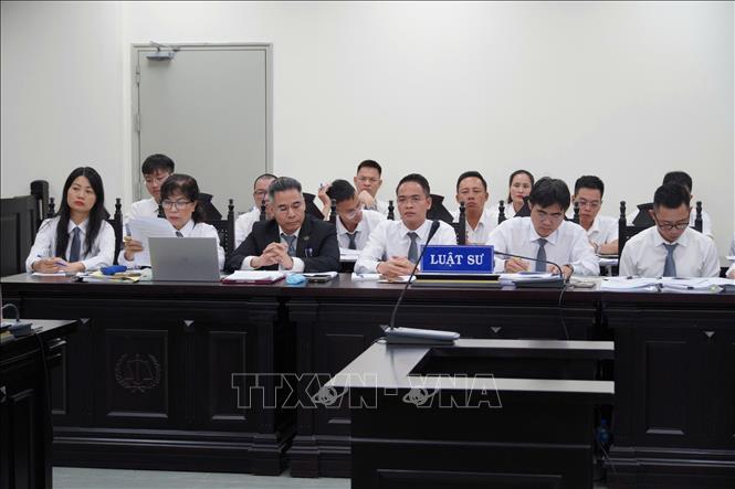 Các luật sư bào chữa tại phiên tòa. Ảnh: Kim Anh - TTXVN