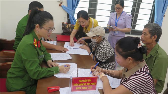 Các hoạt động phục vụ công tác lấy mẫu ADN thân nhân liệt sĩ được triển khai nghiêm túc, đúng quy trình. Ảnh: Hương Thu - TTXVN                             