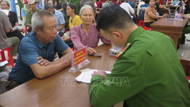 Các hoạt động phục vụ công tác lấy mẫu ADN thân nhân liệt sĩ được triển khai nghiêm túc, đúng quy trình. Ảnh: Hương Thu - TTXVN                               