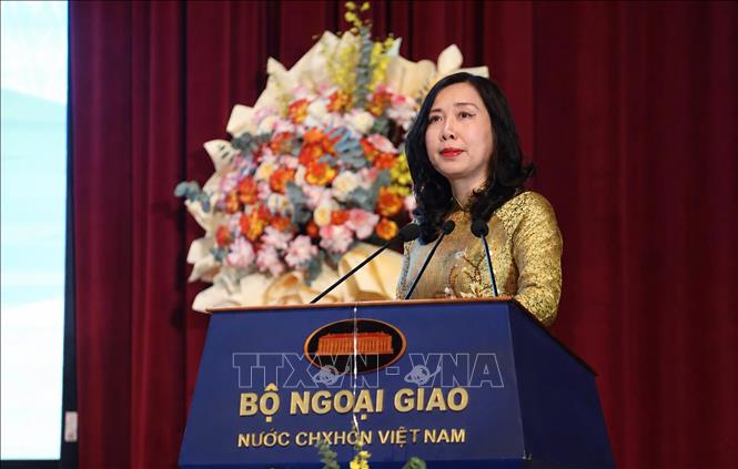 Thứ trưởng Bộ Ngoại giao Lê Thị Thu Hằng phát biểu tại Lễ khai mạc Trại hè Việt Nam 2026. Ảnh: TTXVN phát