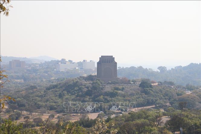 Đài tưởng niệm Voortrekker và pháo đài Schanskop cùng nằm trong khuôn viên. Ảnh: Hồng Minh - PV TTXVN tại Nam Phi