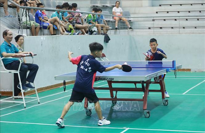 Các vận động viên thi đấu môn Bóng bàn nội dung đơn nam trong ngày khai mạc Giải. Ảnh: Anh Tuấn – TTXVN