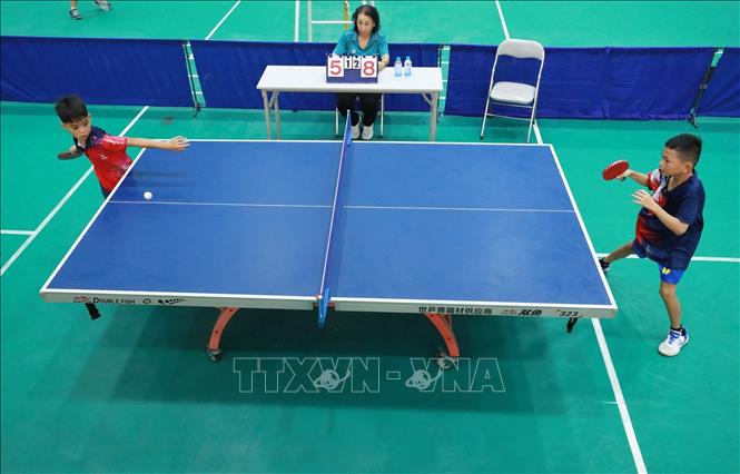 Các vận động viên thi đấu môn Bóng bàn nội dung đơn nam trong ngày khai mạc Giải. Ảnh: Anh Tuấn – TTXVN