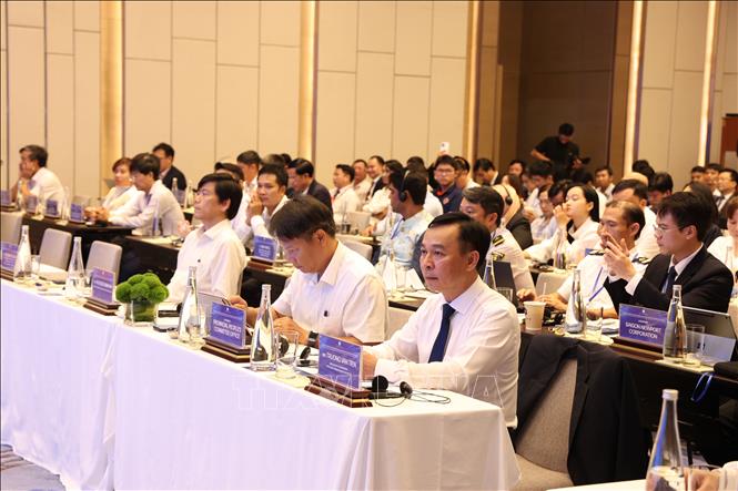 Các doanh nghiệp tìm cơ hội đầu tư vào lĩnh vực cảng biển và logistics tại Khánh Hòa. Ảnh: Đặng Tuấn - TTXVN