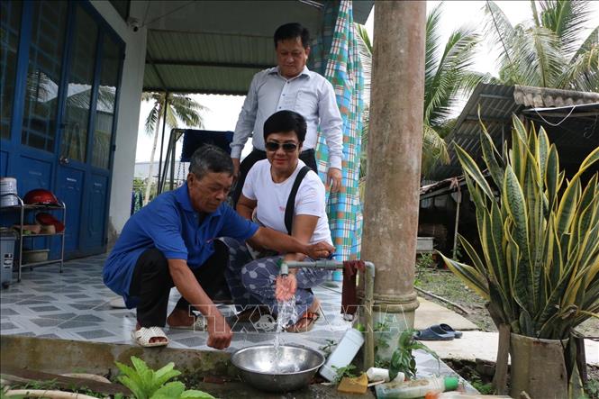 Nguồn nước sạch đến nhà người dân. Ảnh: Duy Khương - TTXVN