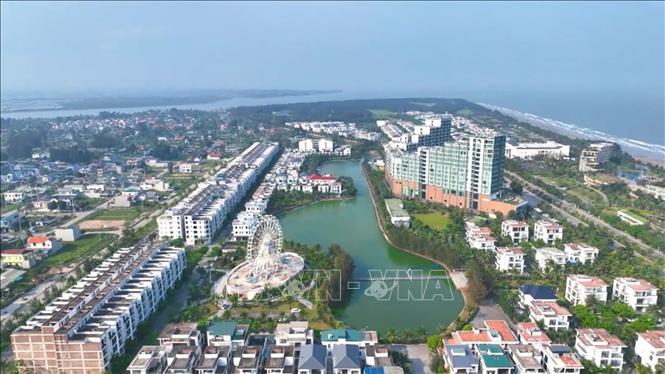 Du khách về tham quan, nghỉ dưỡng tại Khu bảo tồn thiên nhiên Pù Luông, xã Pù Luông. Ảnh: Nguyễn Nam-TTXVN