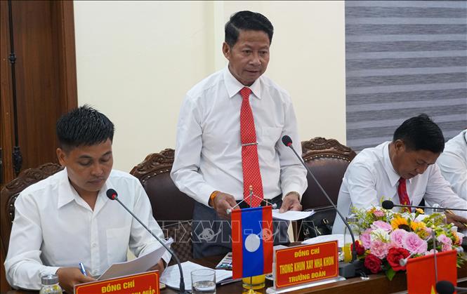 Phó Bí thư Huyện ủy, Chủ tịch Ủy ban Chính quyền, Trưởng Đoàn đại biểu huyện Mường Mày, Thoong Khun - Xay Nhạ Khon phát biểu tại buổi làm việc. Ảnh: Phan Quân - TTXVN